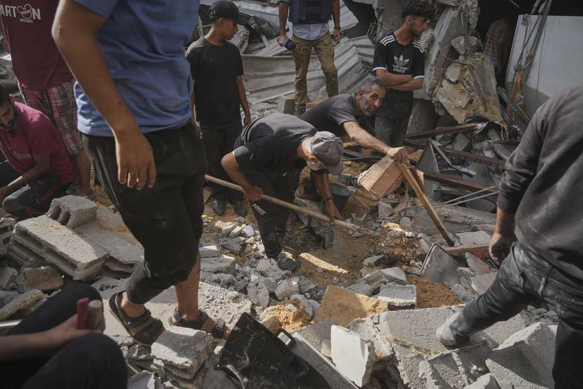 UN Finds Rising Child Malnutrition in Gaza, Where Officials Say Israeli Strikes Kill 93 People
