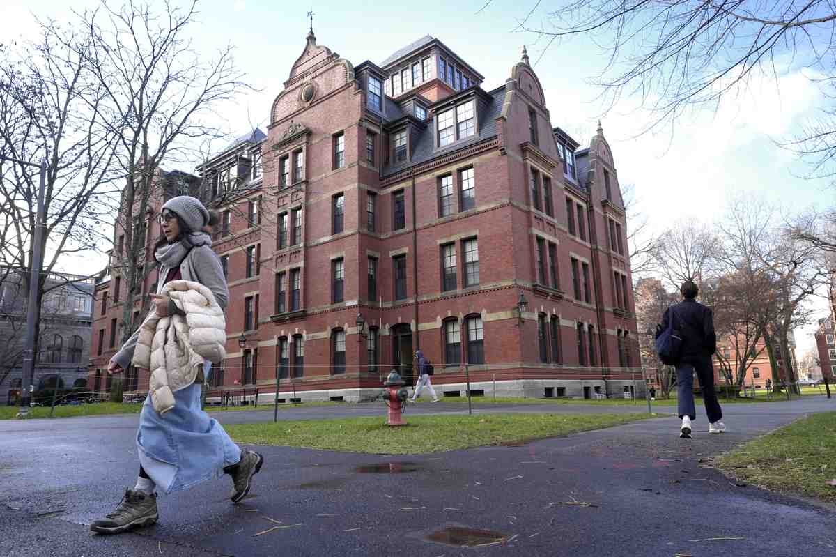 Harvard under Investigation over Participation in Visa Program for Foreign Students and Researchers