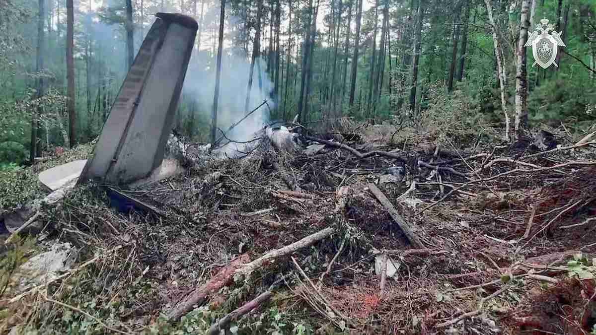 Passenger Plane Crashes in Russia's Far East, Killing All 48 People on Board, Officials Say