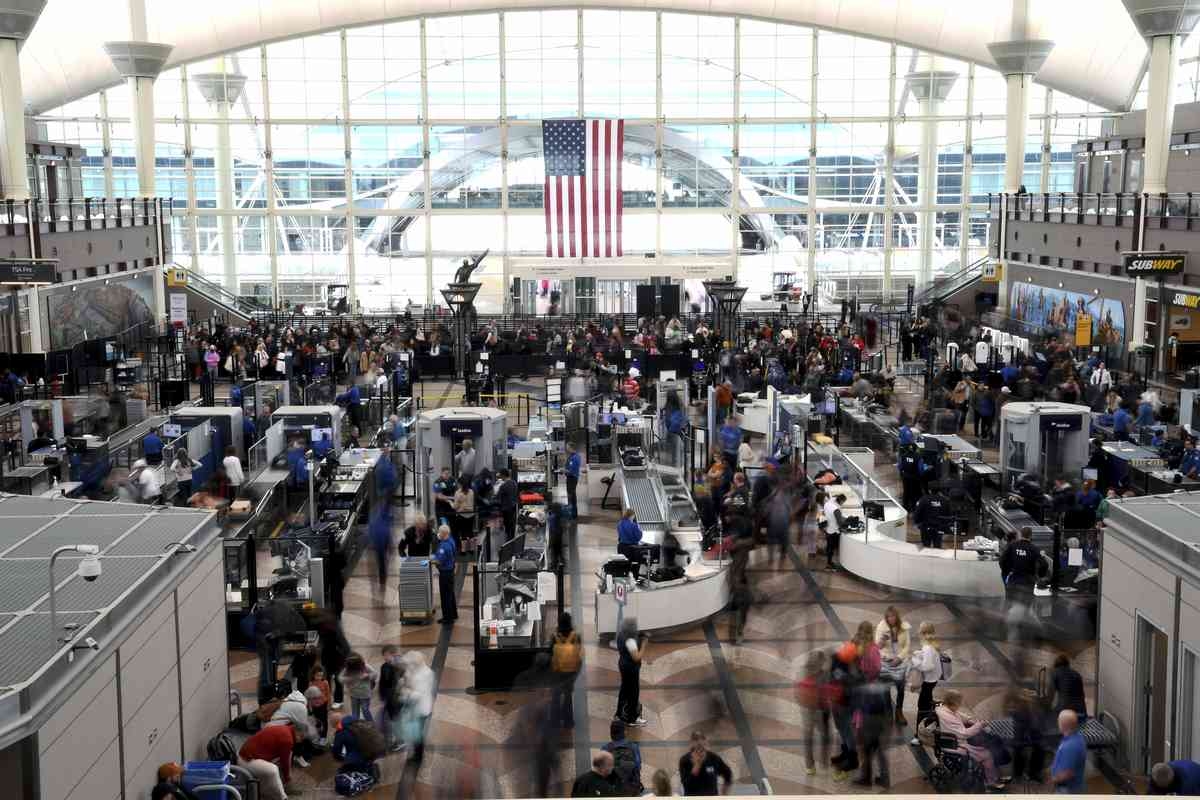 Passengers Flee Smoking Jet on Emergency Slide after Apparent Landing Gear Problem at Denver Airport