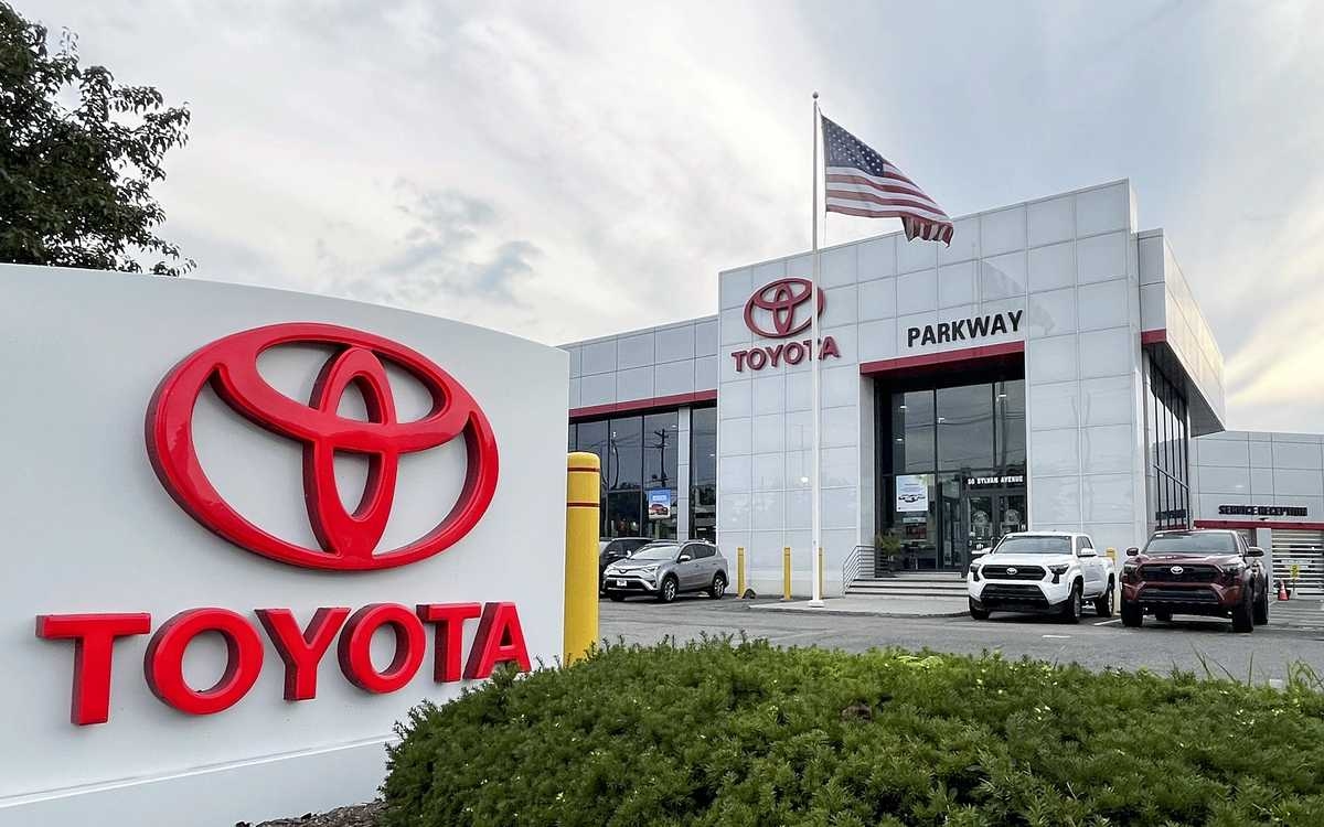 Value of Auto Exports to U.S. Dives as Japanese Manufacturers Eat Tariff Costs to Maintain Current Prices