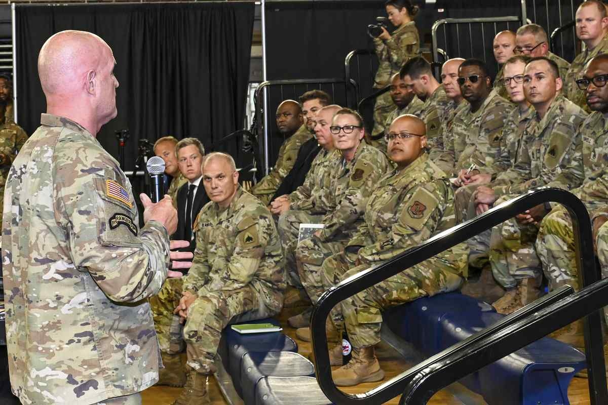 Trump's Takeover of Washington Law Enforcement Begins as National Guard Troops Arrive