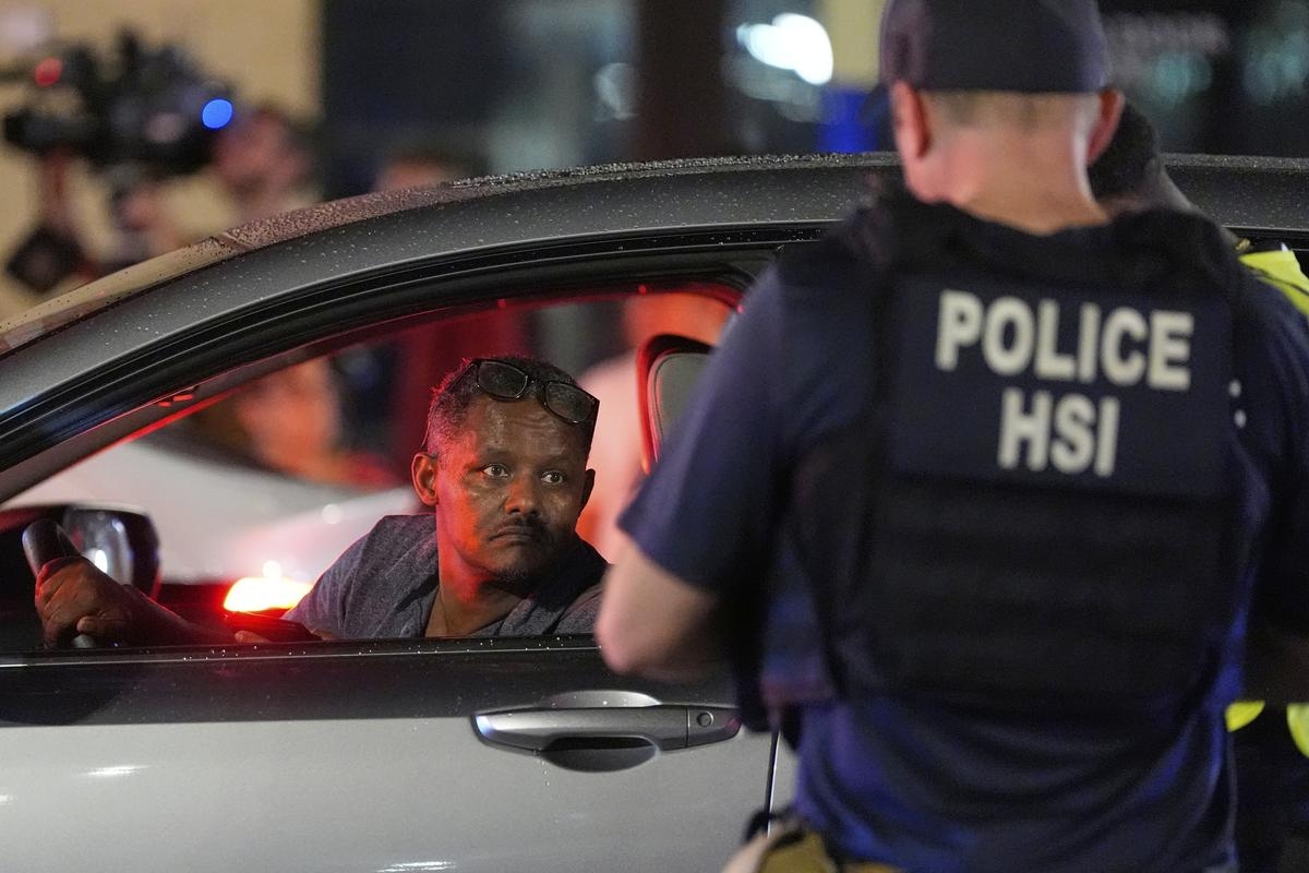 DC Residents Protest as White House Says Federal Agents Will Be on Patrol 24/7