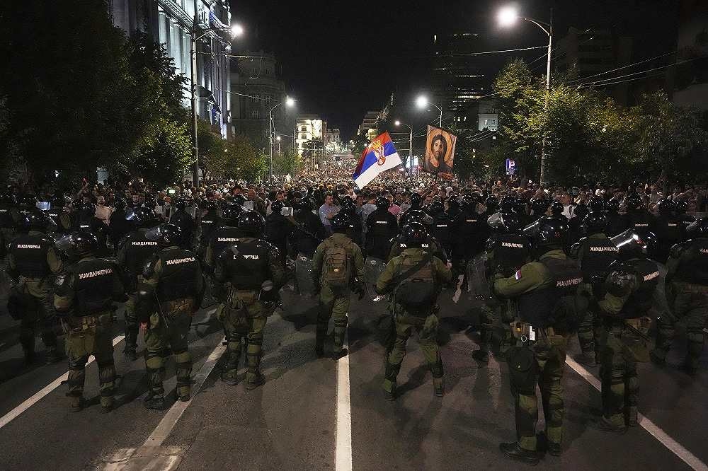 Serbia's Police Fire Tear Gas as They Clash with Anti-government Protesters in Downtown Belgrade