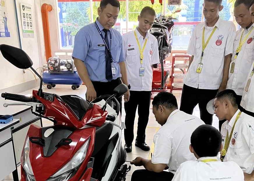 Japanese Firms Set up Vocational Schools in Asia, as Competition Grows with China and South Korea over Workers