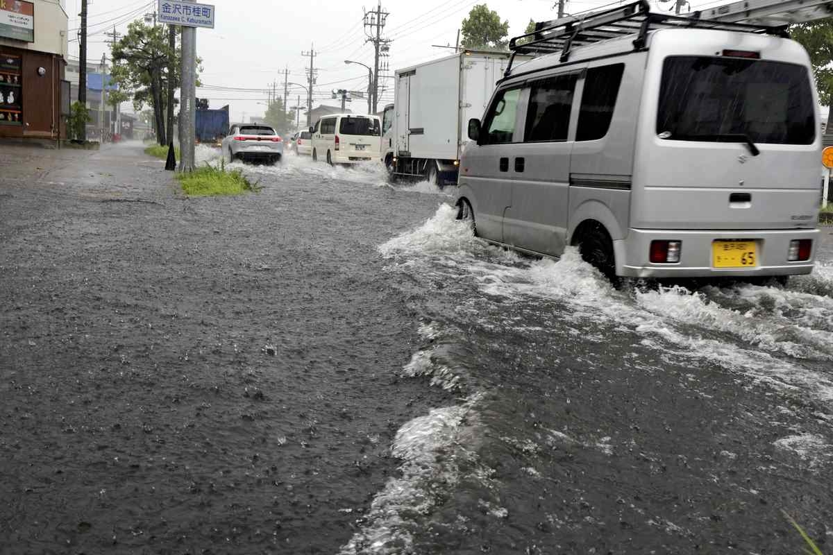 Heavy Rain Pounds Ishikawa Pref. Due to Linear Precipitation Band