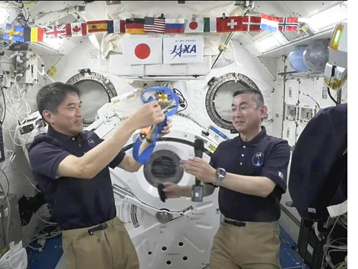 Onishi Encourages Yui in Mission Handover Ceremony on ISS; New Crew Member Will Stay on Station for 6 Months