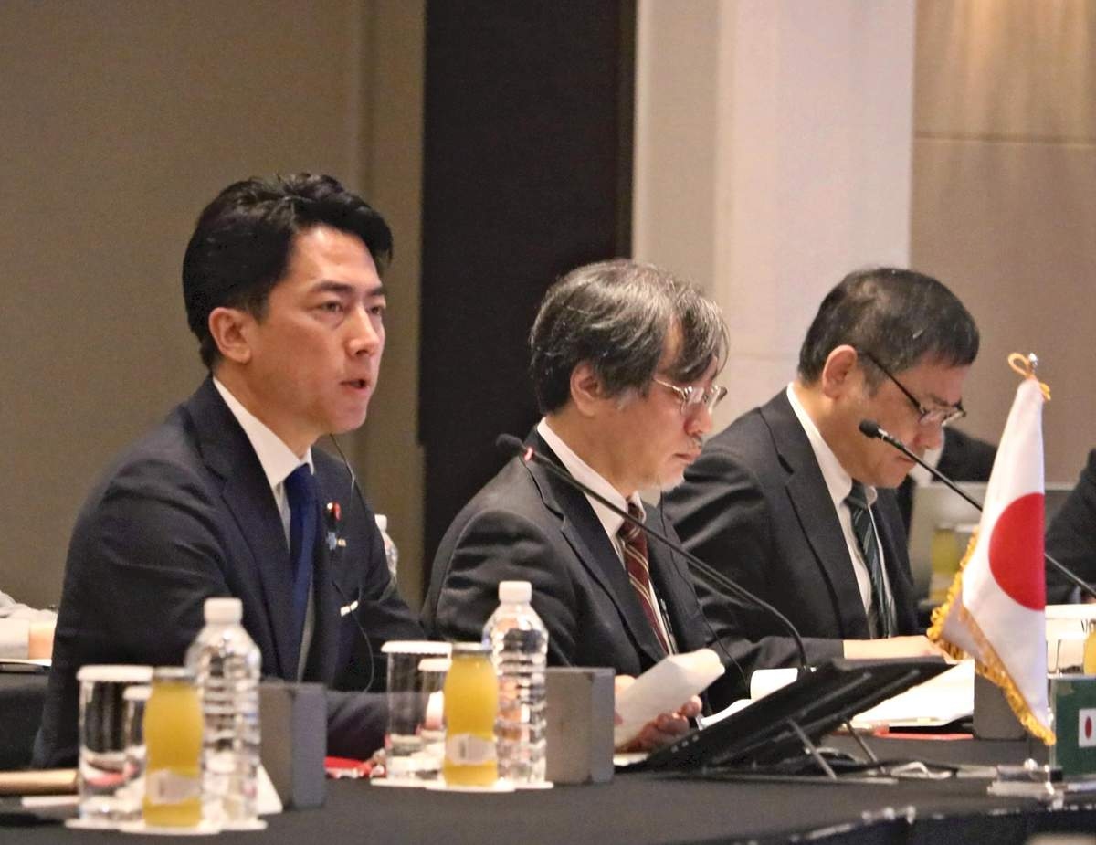 Koizumi Takes Diplomatic Step through Visit to S. Korea; Eyes Strengthening Position in Next LDP Presidential Election