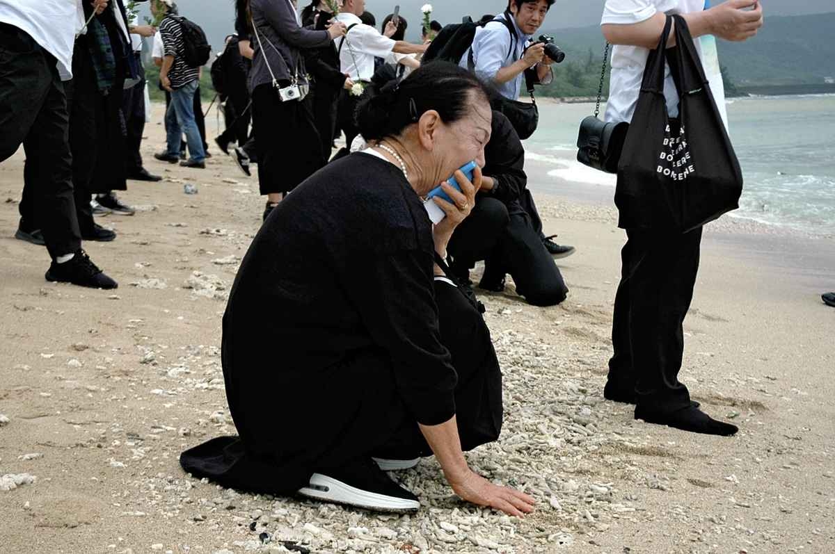 Families of WWII Soldiers Who Died in Bashi Channel Mourn at Ceremony in Southern Taiwan