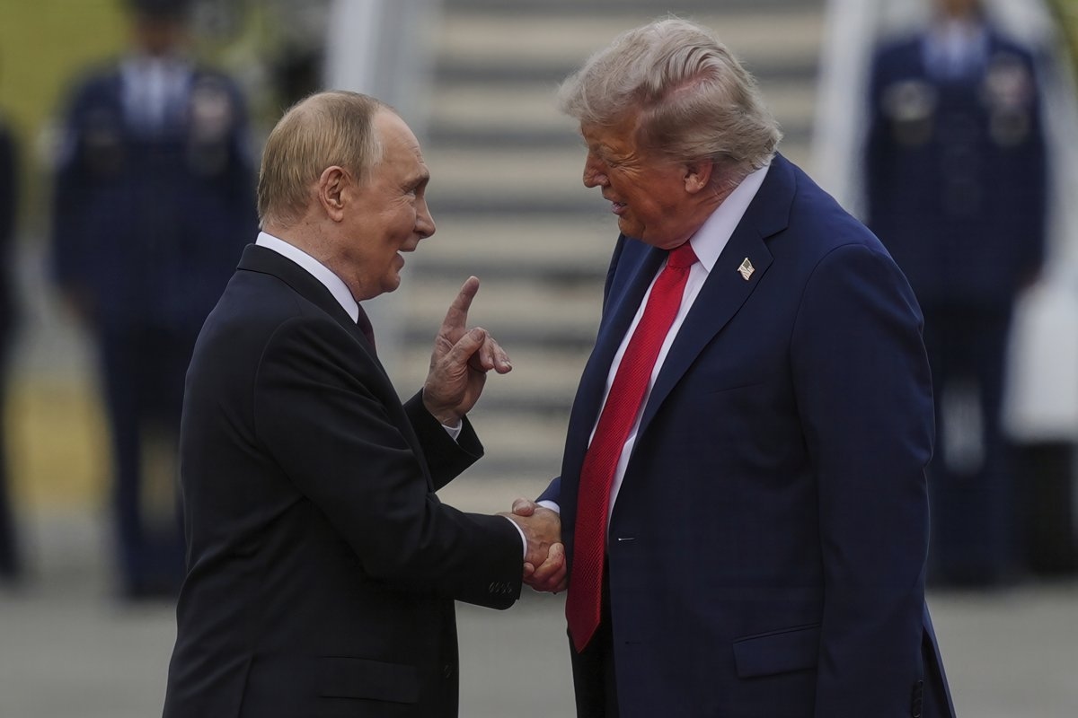 Trump and Putin End Their Meeting That Started with a Warm Handshake Belying Bloodshed in Ukraine
