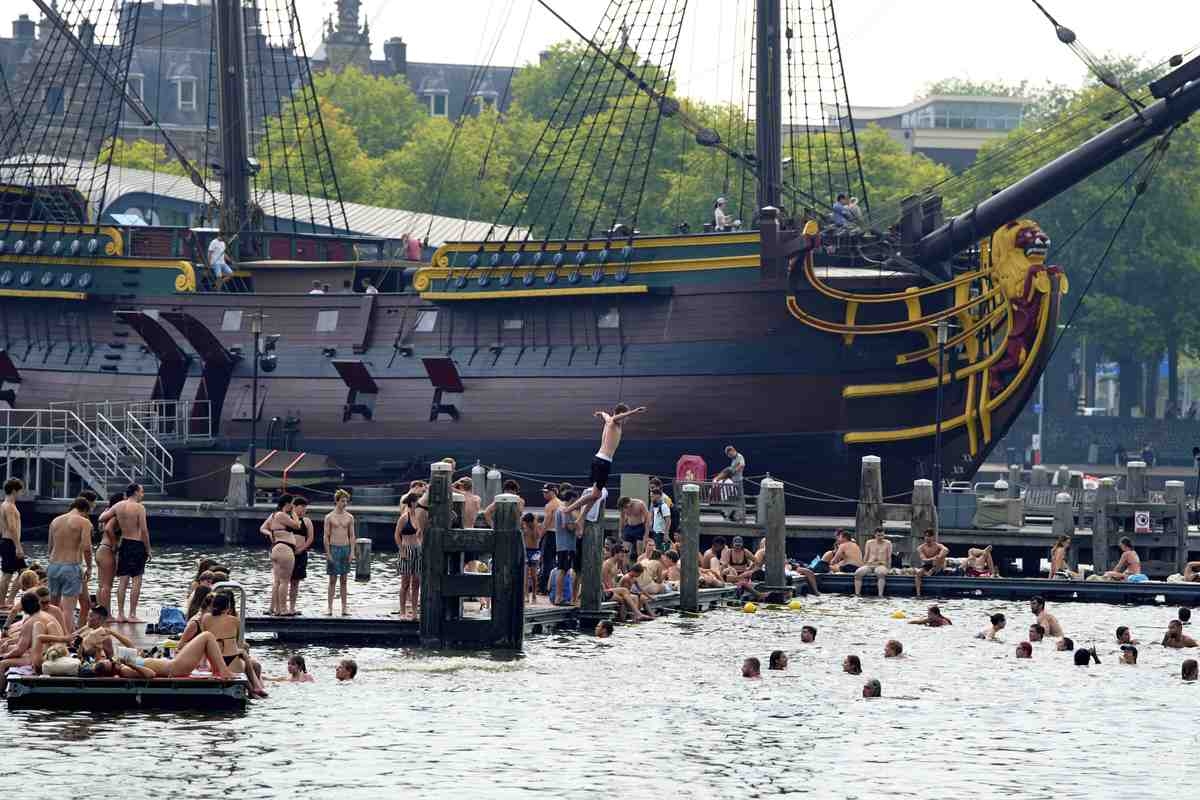 Surrounded by Water, Dutch Swimmers Have Plenty of Places to Cool Off