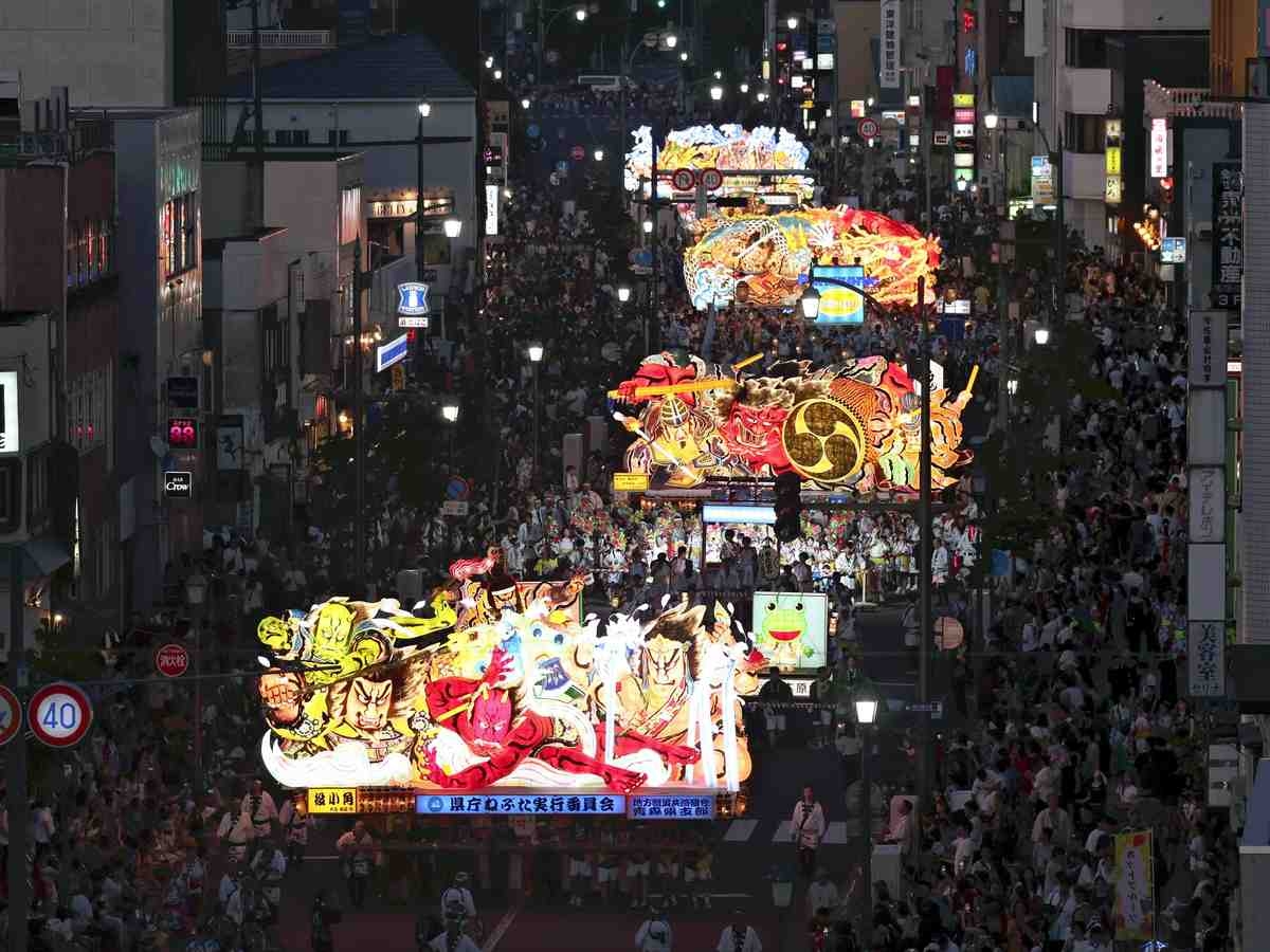 Colorful Floats Depicting Samurai, Other Figures Parade Through Aomori City; 5-day Nebuta Festival Kicks Off with a Bang