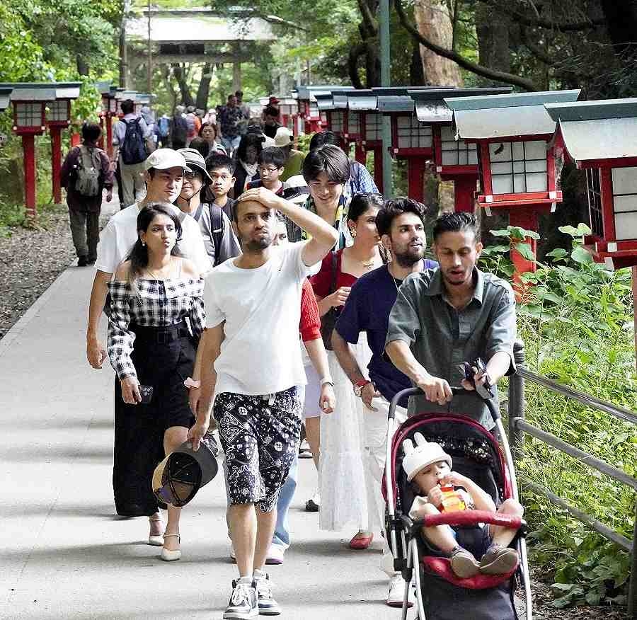 Mt. Takao Sees More Incidents than Mt. Fuji; Responding to Foreign Climbers Proving to Be Challenging