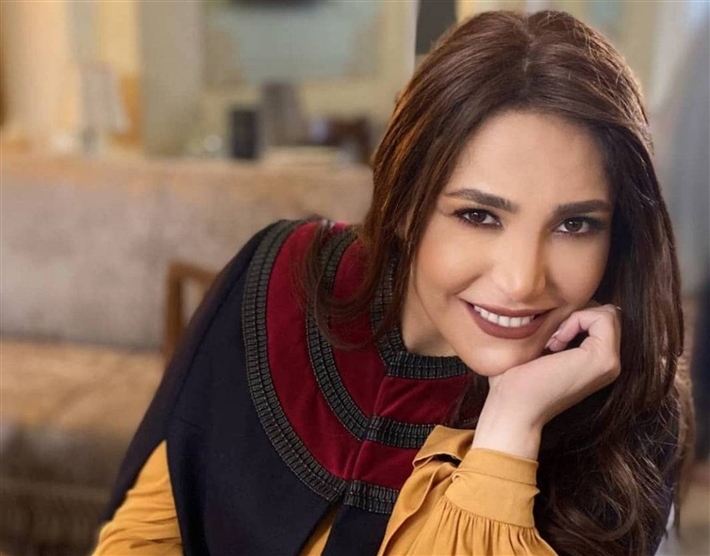 عبير نعمة تبدو مختلفة وبنحافة مفرطة