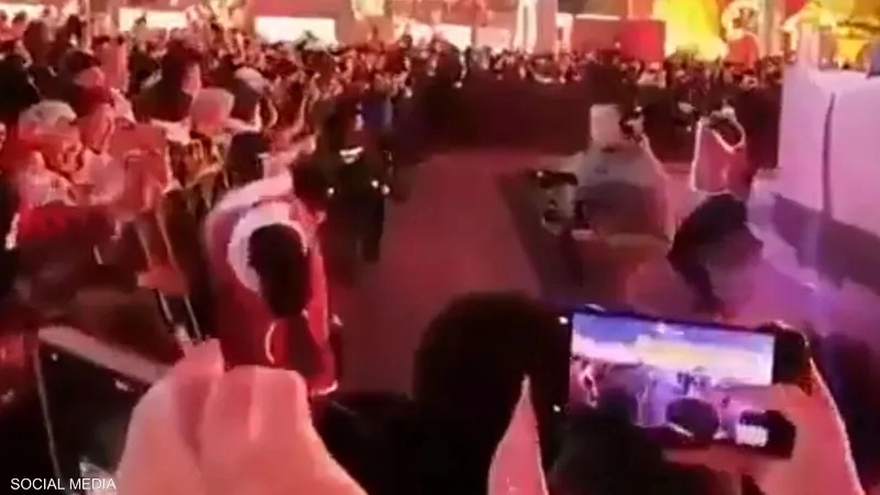 روبوت "يخرج عن السيطرة" ويهاجم الجمهور في مهرجان بالصين