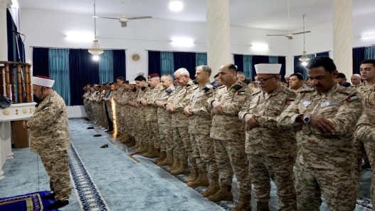 الحنيطي يؤدي صلاة العيد في قاعدة الملك عبدالله الثاني الجوية بالغباوي