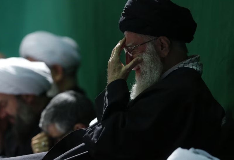 المرشد الإيراني يطالب بتحقيق شامل في انفجار ميناء "رجائي"