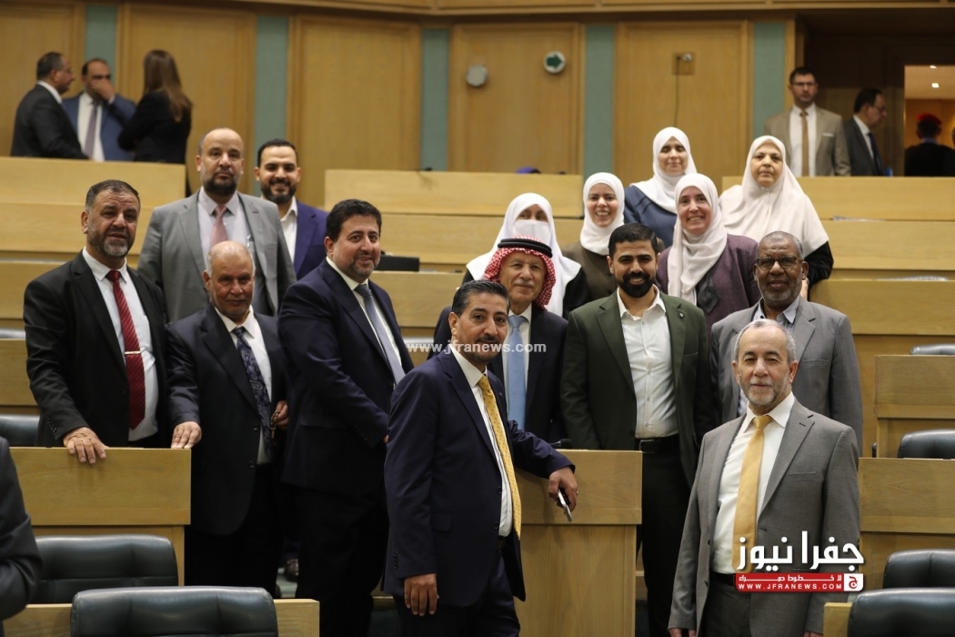 "حزب الجبهة" بعد حل الجماعة.. سيناريوهات مطروحة .. والأوساط تترقب