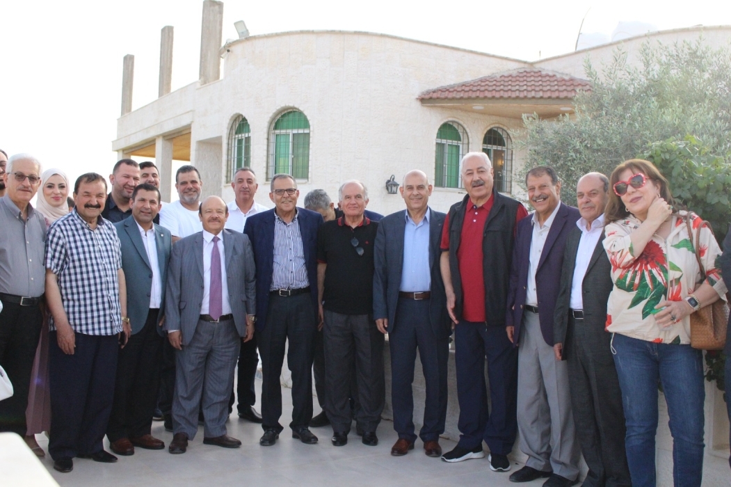 الاستاذ الدكتور عدنان محمود العزام العبيدات يقيم مأدبة غداء
