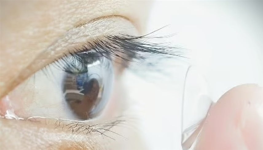 عدسات لاصقة تتيح رؤية ما لا يُرى