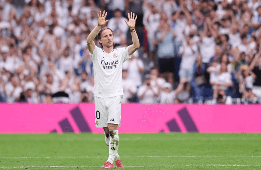 ريال مدريد يختار خليفة مودريتش لارتداء القميص رقم 10