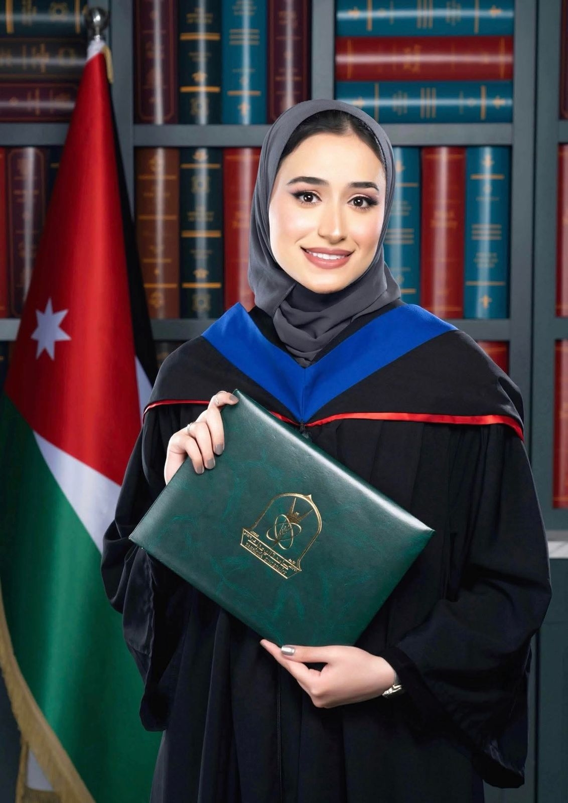 الدكتور أبو سويلم يهنئ لجين الحجاج بتخرجها