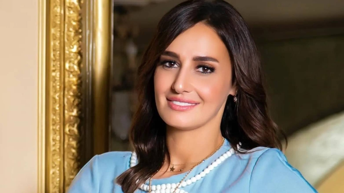 مخرج شهير يسخر من حلا شيحة بعد تكرار غيابها وظهورها
