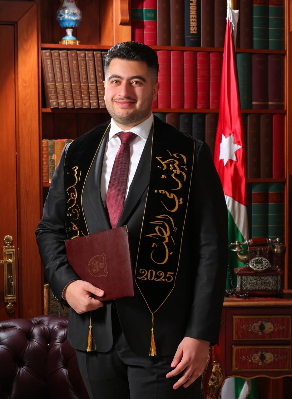 خليل وخميس عطية يهنئان عليان بتخرج نجله الدكتور سلطان