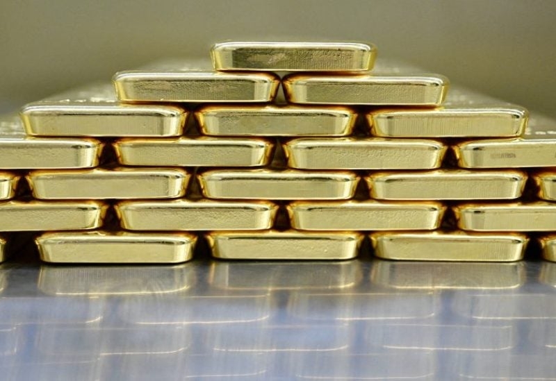 الذهب يرتفع مستفيدًا من بيانات أمريكية ضعيفة