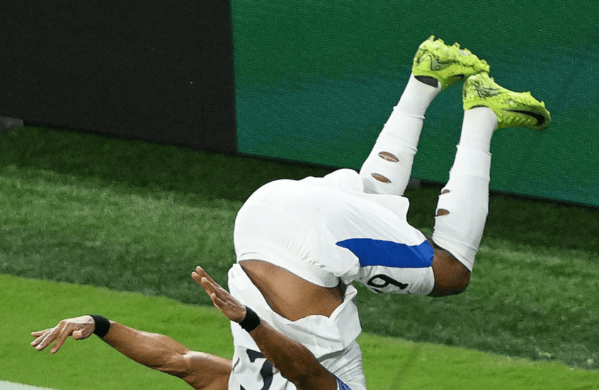 قبل مواجهة مانشستر سيتي.. نجم الهلال يثير مخاوف الجمهور
