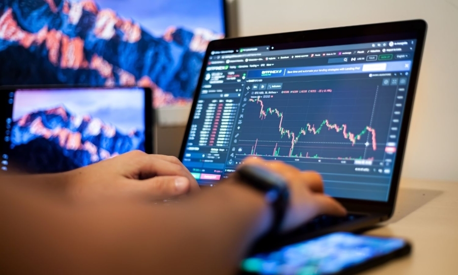 شخص يخسر 650 ألف دينار بسبب "شركة تداول" .. ونواب يفتحون الملف