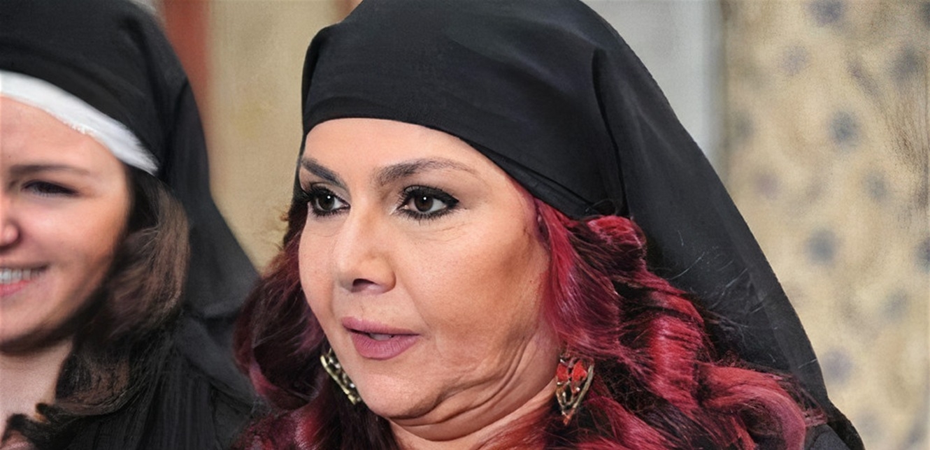 نجمة "باب الحارة" الشهيرة تخطف الأنظار مع بناتها في دبي (صور)
