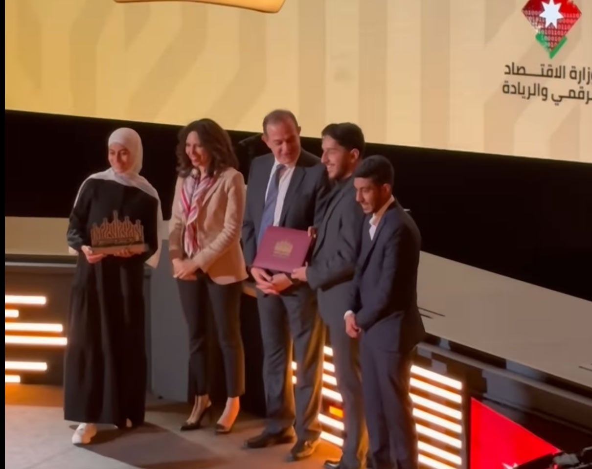 الهاشمية" في المركز الأول بجائزة وليّ العهد لأفضل تطبيق خدمات حكومية من بين (350) مُشاركًا