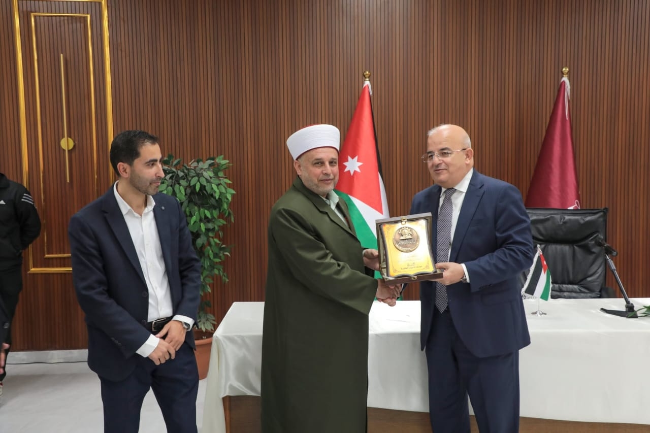 مفتي القوات المسلحة يحاضر في الجامعة الهاشمية...