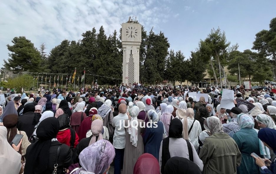 مسيرة حاشدة في الجامعة الاردنية: فليعلو صوت الطلاب.. أمريكا رأس الارهاب #عاجل