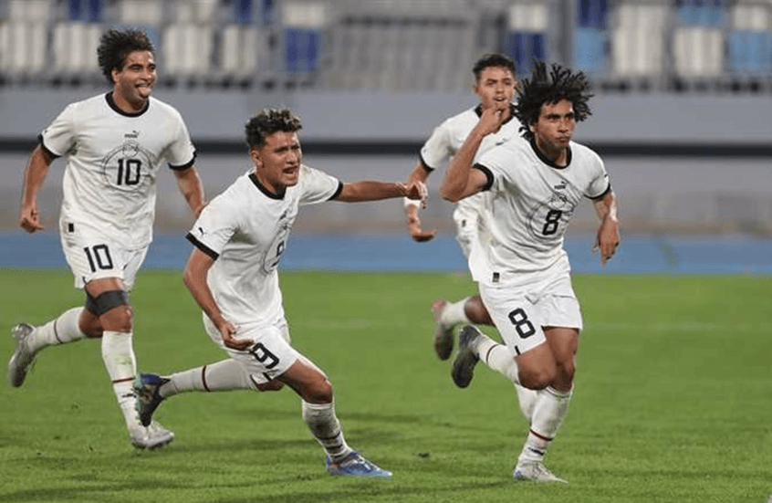 منتخب مصر يهزم الكاميرون ويتمسك بفرصته الأخيرة للتأهل لكأس العالم للناشئين (فيديو)