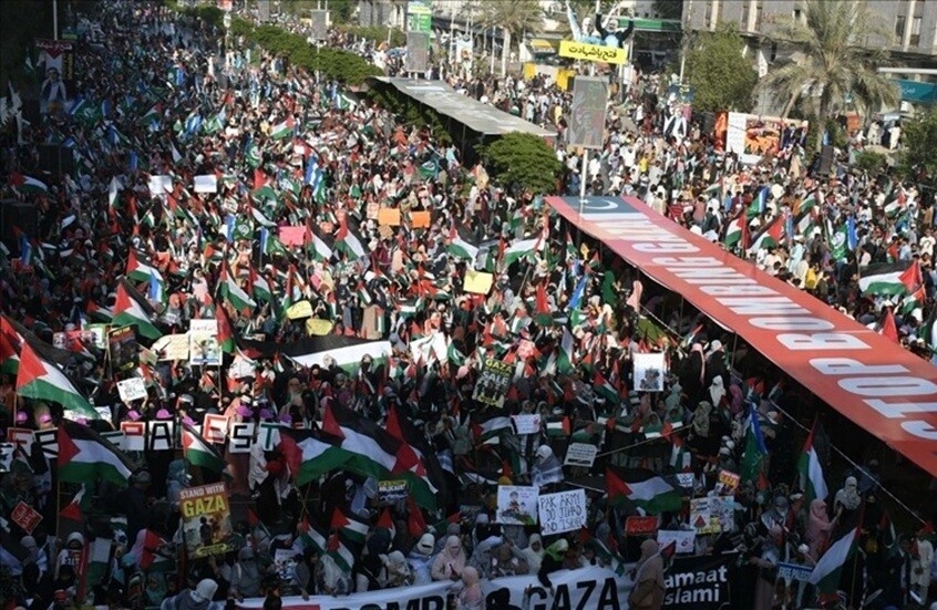 عشرات الآلاف يتظاهرون في باكستان تضامنا مع فلسطين وتنديدا بالحرب الإسرائيلية.. فيديو