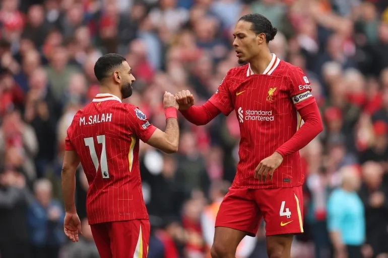 بعد صلاح.. فان دايك باق مع ليفربول حتى 2027