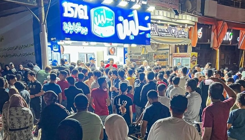 صور عفوية تنهي جدل طلاق ميشيل وباراك أوباما