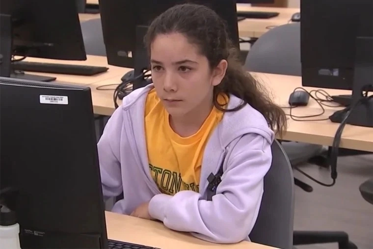 أصغر خريجة.. طفلة نابغة تحصد شهادتين جامعيتين بعمر 10 سنوات