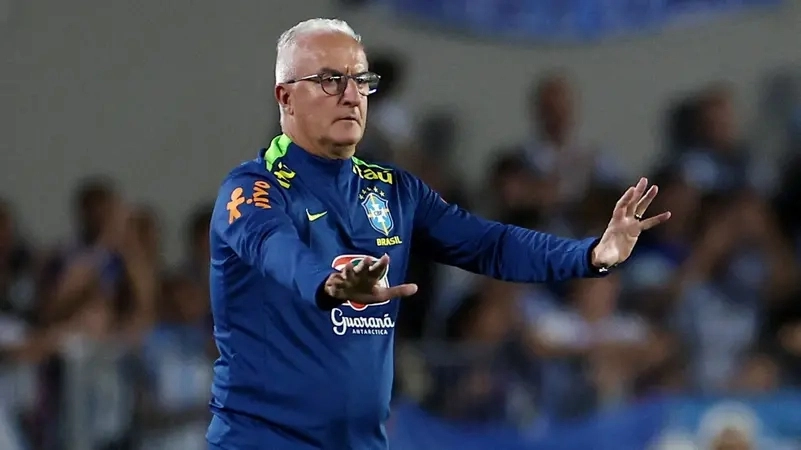 بعد طرده من تدريب البرازيل.. دوريفال يقود فريقه الجديد