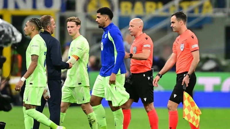 غضب في برشلونة: حكم مباراة إنتر "متعاطف" مع ريال مدريد