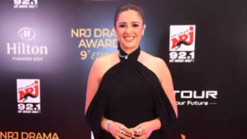 "من غير لمس".. ياسمين عبد العزيز ترد على تصرف معجب