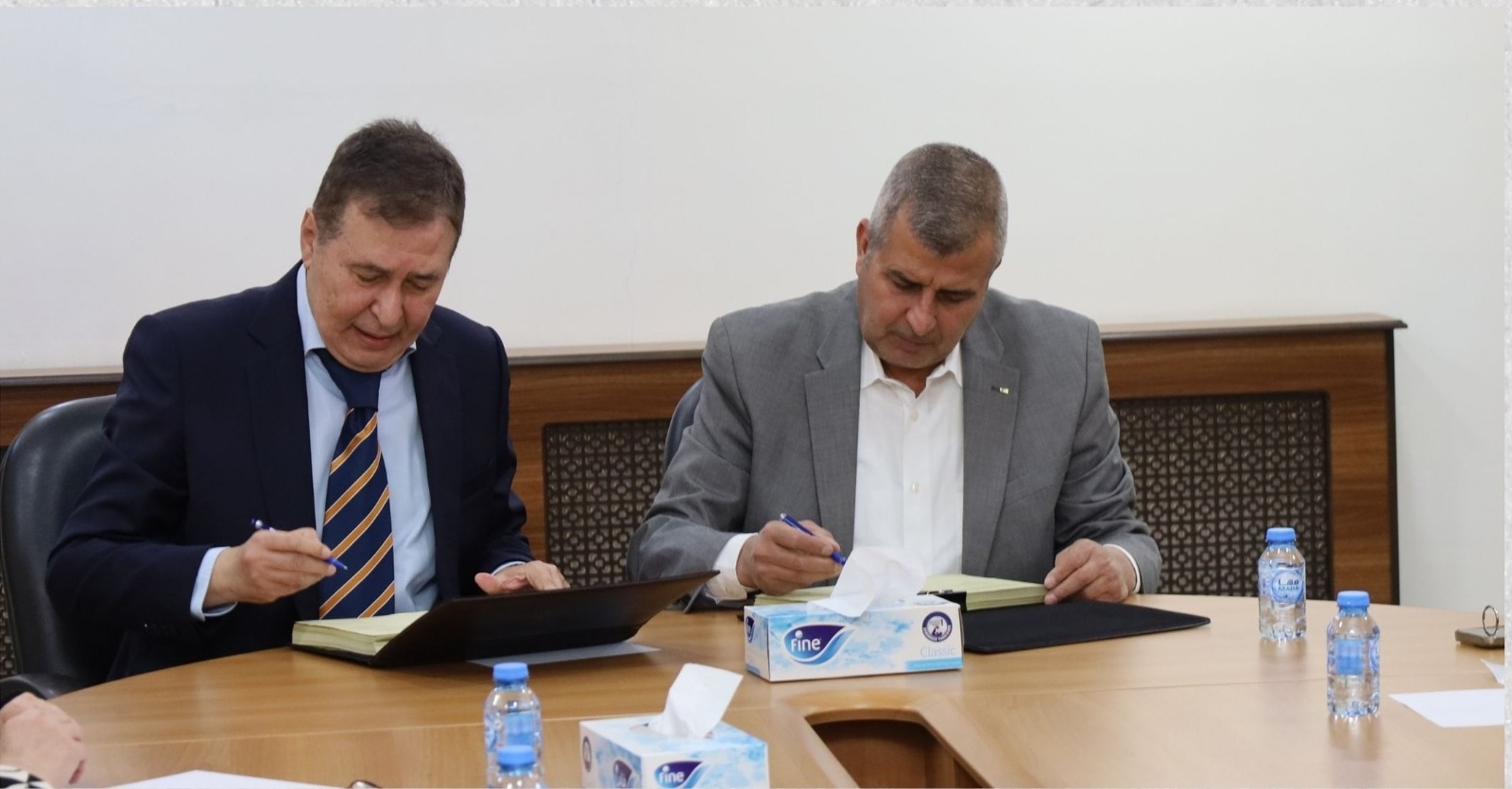 الخرابشة يوقع أول اتفاقية تنفيذية لاستغلال خامات النحاس في الأردن