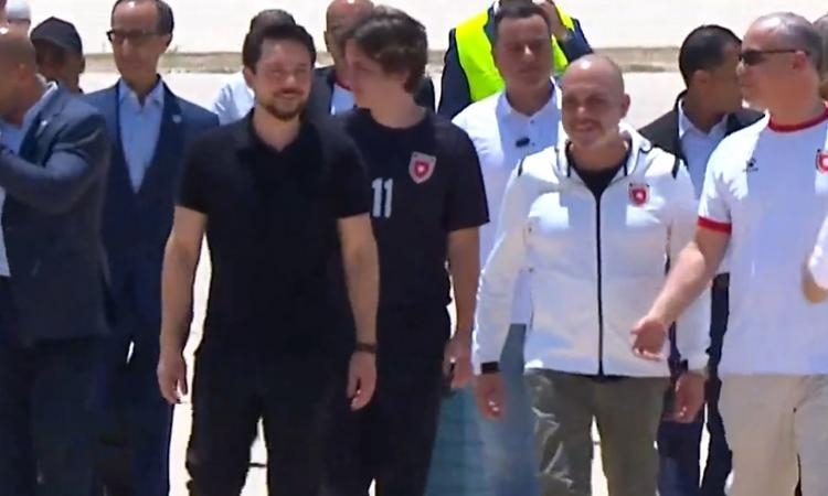 المنتخب الوطني لكرة القدم يصل إلى مطار الملكة علياء الدولي