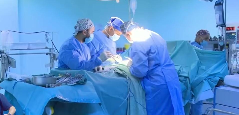 عملية نوعية ونادرة لجراحة الاوعية الدموية في مستشفى الحسين السلط الجديد