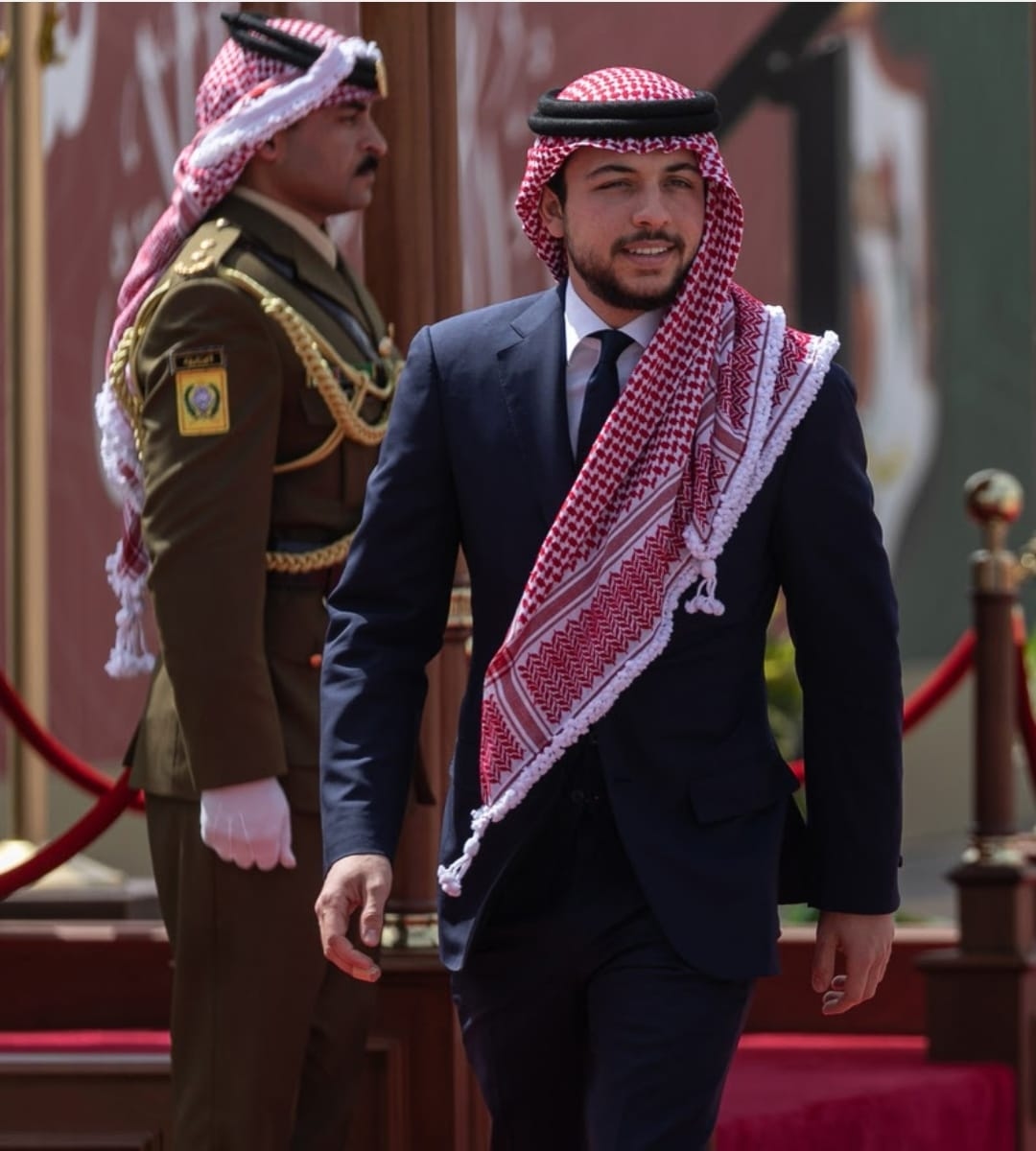 أسرة جامعة البترا تهنئ ولي العهد بعيد ميلاده الميمون