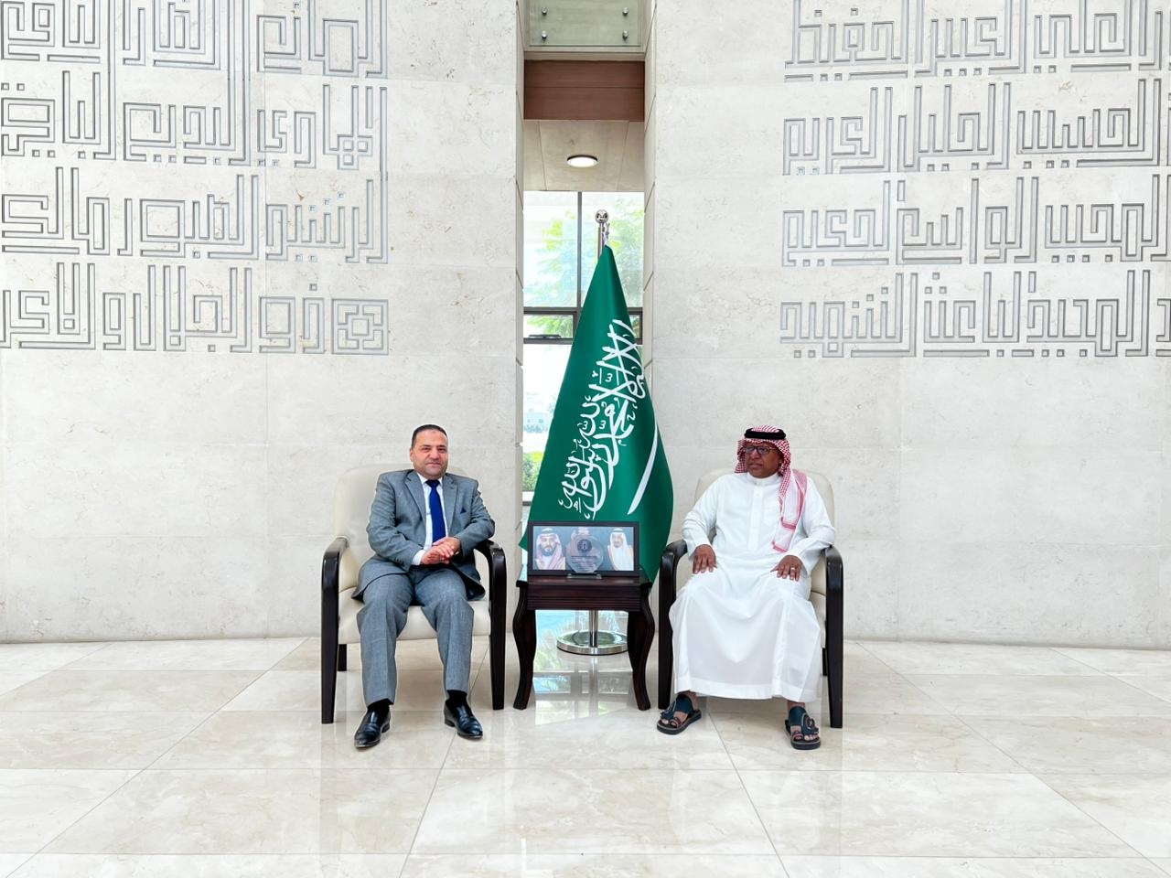 السفير السعودي في عمان يستقبل الأمين العام للتحكيم الدولي والرقمي