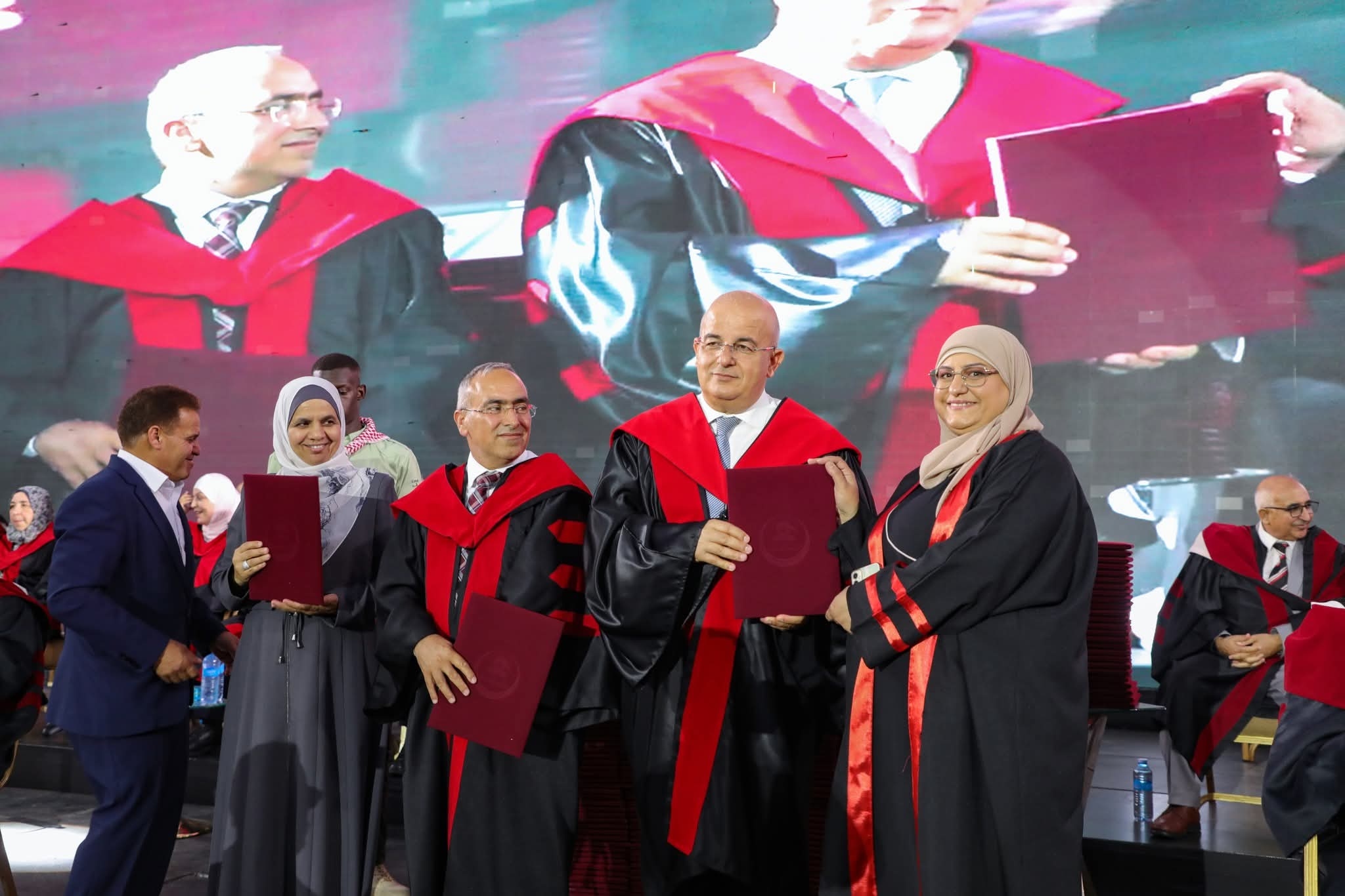 اختتام احتفالات الجامعة الهاشمية بتخريج طلبة كليات الطب والصيدلة والدراسات العليا