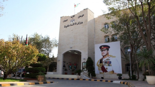 وزير الداخلية يوعز بالإفراج عن 572 موقوفًا إداريا
